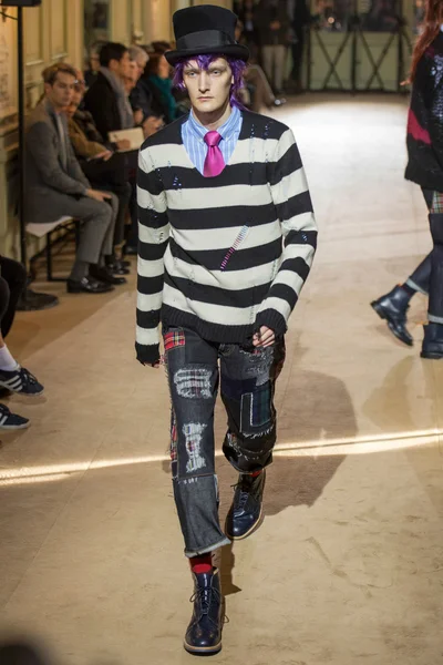 Look 44